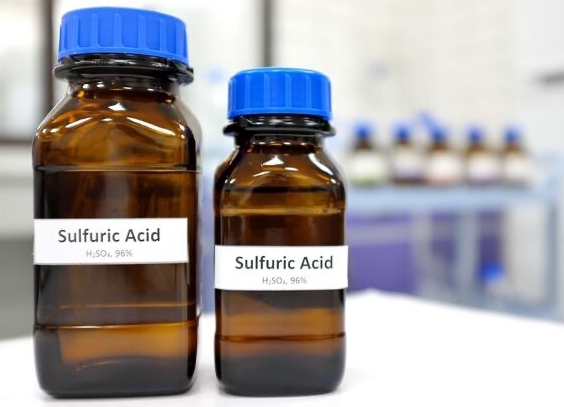 工业用合规危险化学品（如乙醇、甲醇、硫酸等）